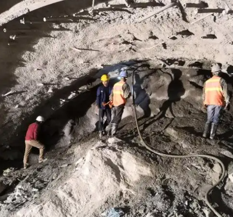 扶风拱顶带模注浆料的施工流程及注意事项